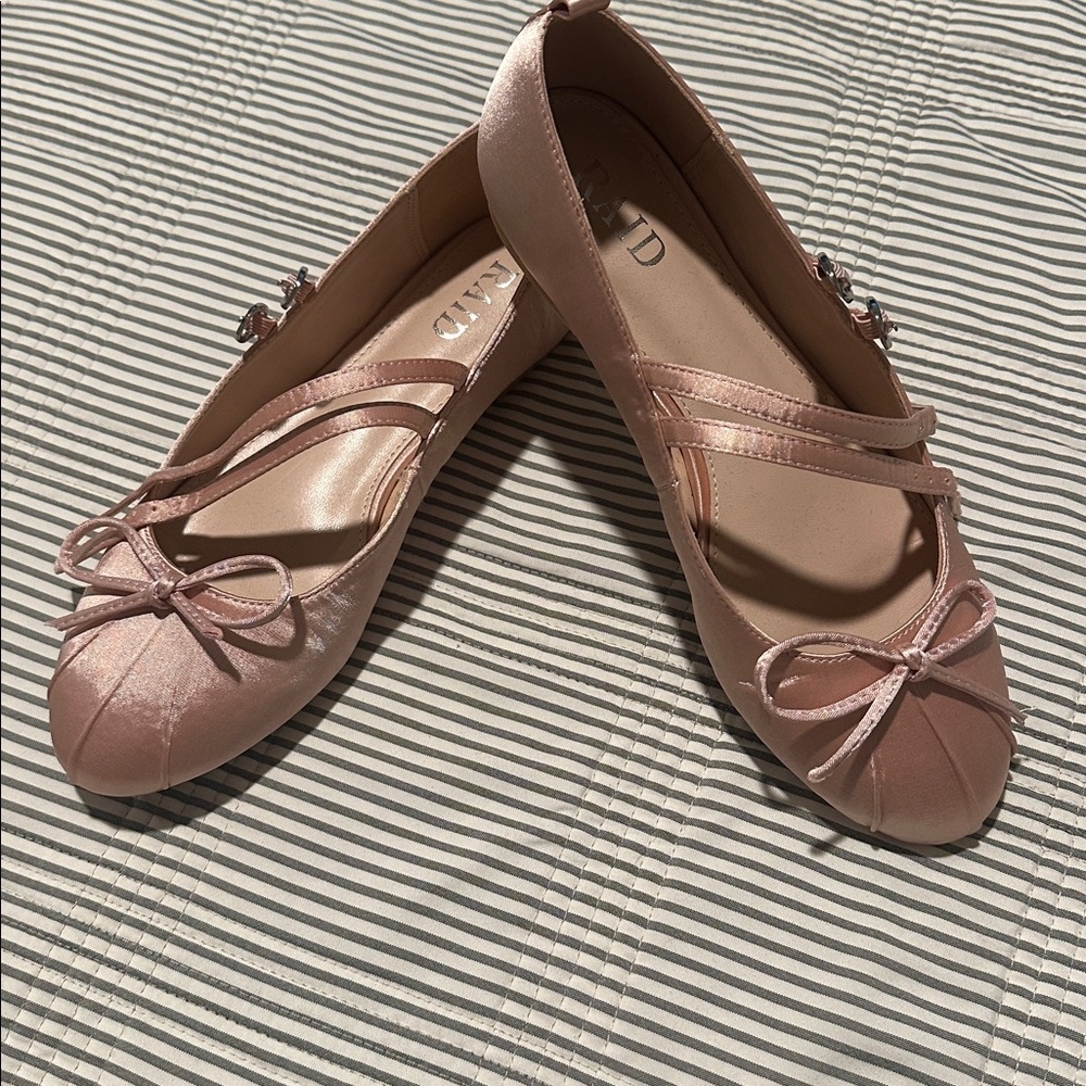 Elegant Pink Flats with Bow Detail